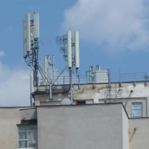 Patru din zece români cred că tehnologia 5G le-ar putea afecta sănătatea
