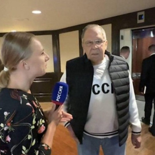 reactia lui lavrov la inscriptia de pe bluza sa de la summitul din alaska