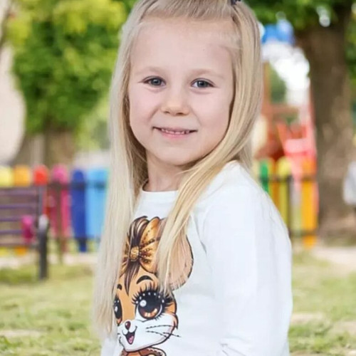 Fetiță cu talent la dans și modă, diagnosticată cu leucemie, are nevoie de ajutor financiar