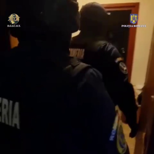 Percheziții în cazul proxeneților care au obligat minore să se prostitueze în Suceava și Iași - Reținuți trei inculpați