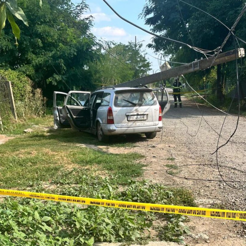 botoșănean beat crita a rupt cu mașina un stâlp, fiind reținut de polițiști