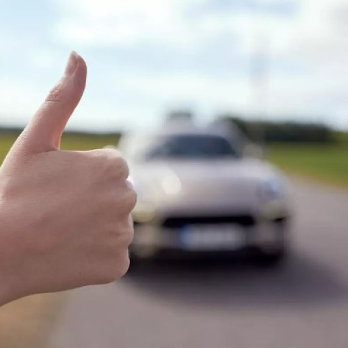 Șofer din Botoșani, suspendat pentru șase luni după ce a luat trei persoane la ocazie