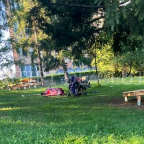 situație tensionată în Gheorgheni: parcul de pe strada Slanic ocupat de oamenii străzii