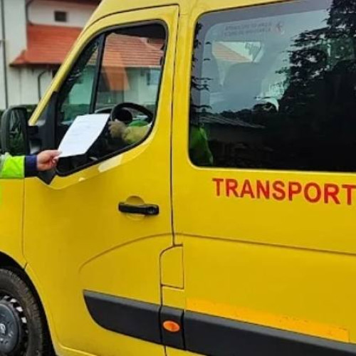 DÂMBOVIȚA: Verificarea legalității transportului școlar de către polițiști