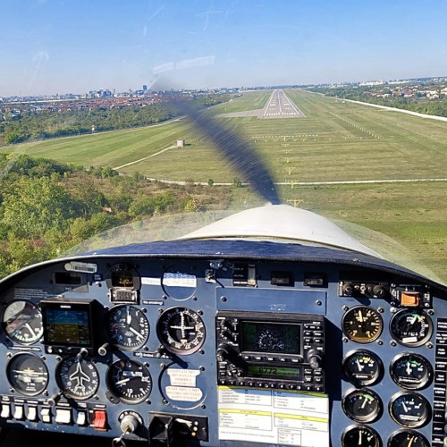 Echipaje de urgență au intervenit după un incident la aeroportul Tuzla