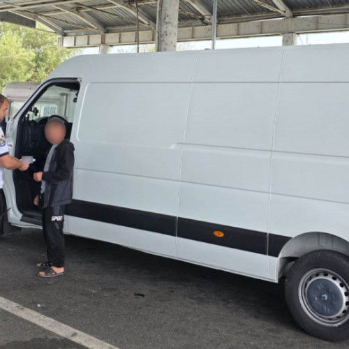 Polițiști de frontieră din Galați cercetează un cetățean moldovean care a fost prins conducând un autovehicul fără drept
