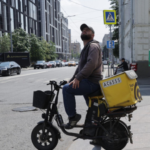 Sankt Petersburg interzice lucrătorilor migranți activitatea în domeniul livrărilor