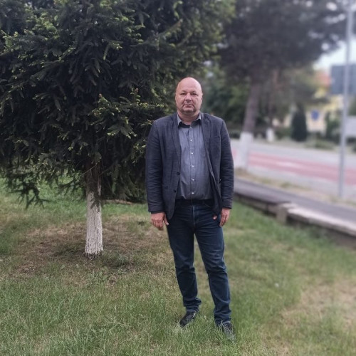 Consilierul local independent Georgian Udrescu a inițiat procedura pentru organizarea unui referendum de demitere a primarului Constantin Bobaru și a membrilor Consiliului Local Bumbești-Jiu. Edilul a confirmat că a luat act de acest demers, potrivit asingo.ro.