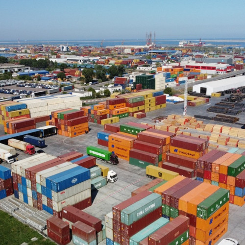 Decizie de retragere a companiei Stone Group SRL din două societăți portuare