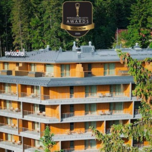 Swissotel Poiana Brașov, hotelul de cinci stele care a intrat recent în peisajul montan din Poiana Brașov, a fost nominalizat la prestigioasele World Luxury Awards. Această distincție confirmă viziunea hotelului de a combina luxul liniștit, designul elvețian și tradițiile transilvănene, după cum menționează publicația wall-street.ro.