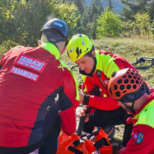 Salvări în zonele montane: 15 persoane au fost salvată miercuri
