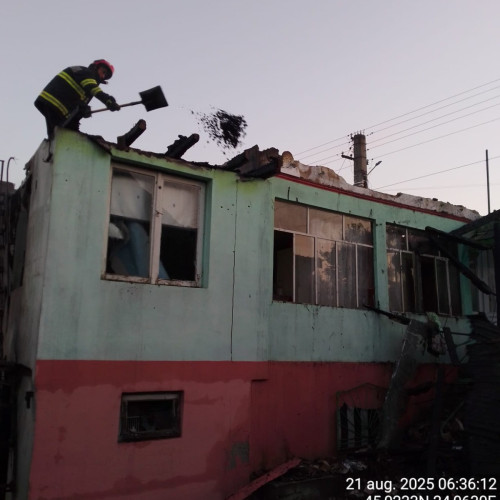 dar incendiu la o casa în Otesani: pompierii au intervenit rapid