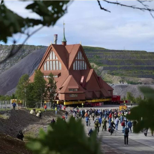 biserica din kiruna, mutată pe o distanță de cinci kilometri în suedezia lapland