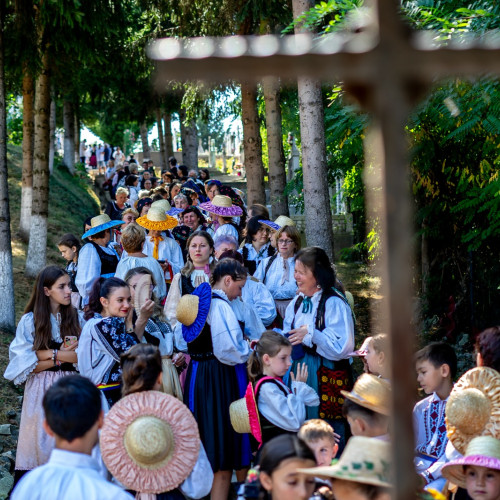 festival cultural „hai la mandra, pe urmele traditiei” în satul mandra