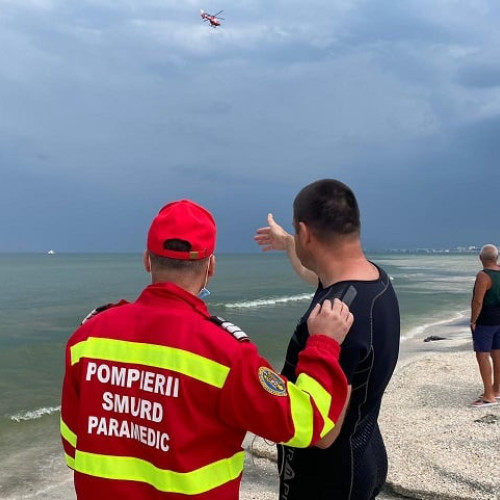 Echipaje de urgență au intervenit pentru salvarea a două turistene în stațiunea Mangalia