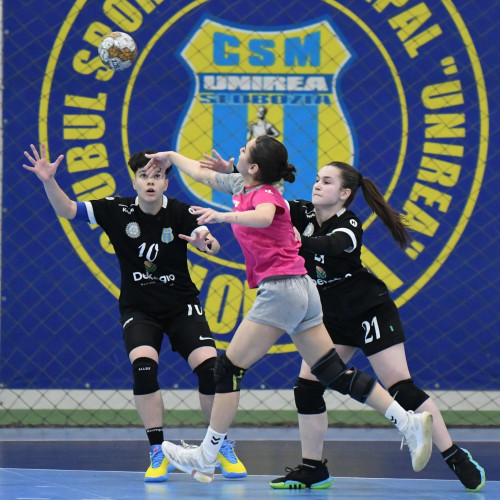 echipele de handbal junioare de la clubul sportiv municipal unirea slobozia în pregătire pentru turneul de la brasov