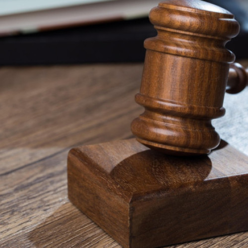 judecători ai instanței supreme au înlocuit măsura arestului preventiv cu controlul judiciar pentru trei dintre inculpați în dosarul mercenarilor lui Horatiu Potra, acuzați de tentativa de a organiza acte împotriva ordinii constituționale. Pentru alți 11 inculpați, instanța a hotărât să înlocuiască arestul la domiciliu cu controlul judiciar, conform deciziei citate de digi24.ro.