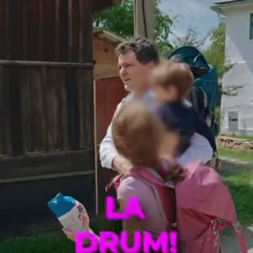 Nicusor Dan, președintele României, a făcut publice noi imagini din vizita sa cu familia la Roșia Montană, iar acesta a reiterat importanța valorificării sitului UNESCO pentru dezvoltarea zonei. Potrivit declarațiilor sale, acest sit unic trebuie folosit pentru a atrage turiști și pentru a crea oportunități pentru comunitatea locală.