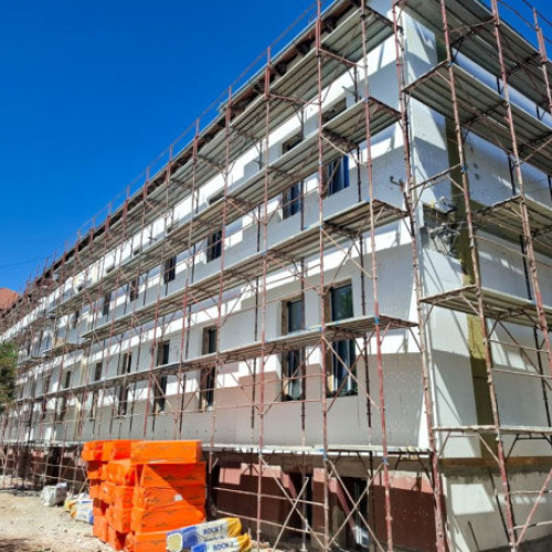 renovarea cladirilor sociale din Oradea avansează în ritm alert