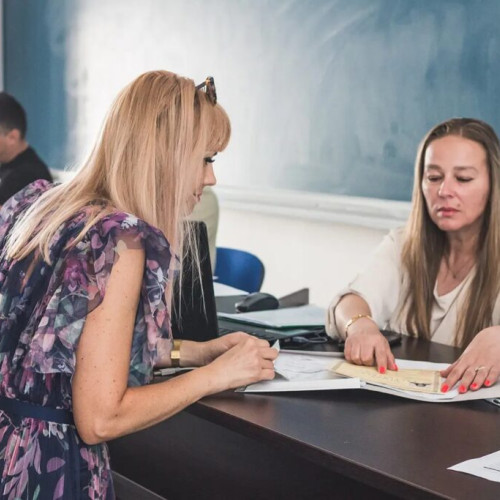 Universitatea Tehnică „Gheorghe Asachi" din Iași organizează a doua sesiune de admitere pentru anul universitar 2025, înscrierile pentru studiile de licență fiind deschise între 1 și 10 septembrie. Potrivit Hotărârii universității, se oferă peste 1.000 de locuri la nivelul tuturor celor trei cicluri de studii: licență, masterat și doctorat. În total, sunt disponibile 620 de locuri pentru licență, 350 pentru masterat și aproximativ 125 pentru doctorat.