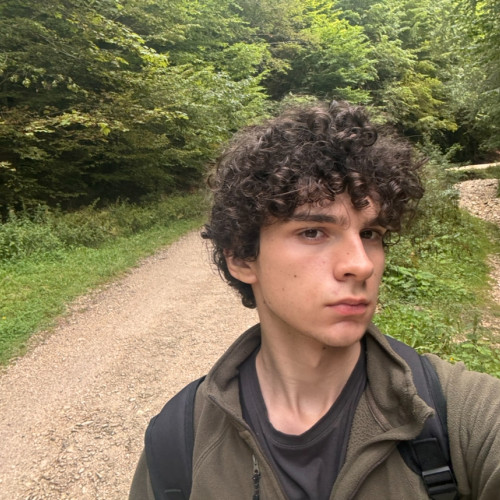 un tânăr pasionat de informatică și robotica din constanța, câștigător de premii naționale