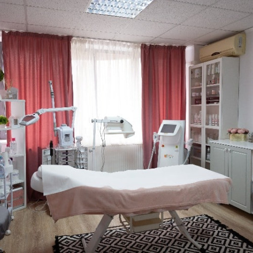 creșterea cifrei de afaceri în serviciile de înfrumusețare și hoteluri în primele șase luni ale anului, potrivit INS