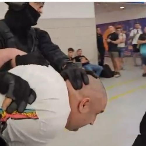 Un bărbat în vârstă de 37 de ani din Suceava, care era urmărit internațional, a fost adus în țară de polițiștii români. Potrivit surselor, el era urmărit pentru că fusese condamnat la aproape 13 ani de închisoare pentru ultraj, tentativă de omor calificat și trafic de persoane. Bărbatul a fost inclus în lista persoanelor cele mai căutate, fiind parte din categoria "Most Wanted".