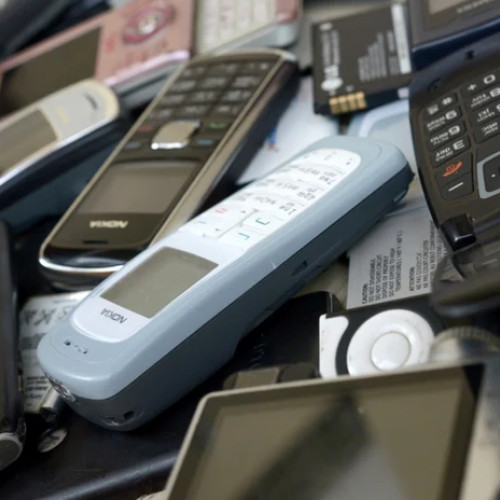 Ce fac europenii cu vechile telefoane?