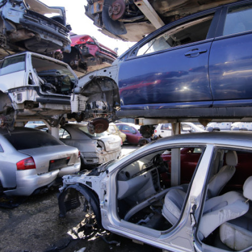 Valoarea ecotichetului pentru autovehiculele electrice și cele cu pilă de combustie pe bază de hidrogen, în cadrul Programului &quot;Rabla 2025&quot;, a fost majorată la 18.500 de lei. Aceasta este una dintre cele mai importante modificări anunțate în Ghidul de finanțare, care este în prezent supus consultărilor publice, anunță Ministerul Mediului, Apelor și Pădurilor.