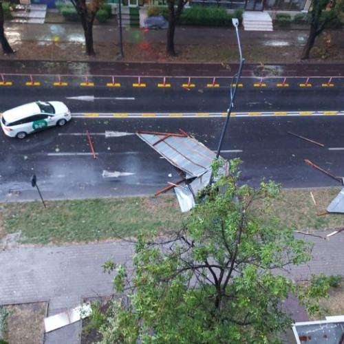 Cod portocaliu de ploi torențiale și vijelie în Focșani