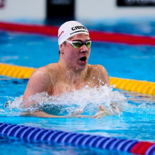 performanță istorică pentru corona brașov: darius coman reușește recordul mondial la campionatul de înot pentru juniori