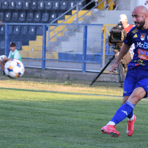 Remiză în ultimul meci dintre UTA Arad și Unirea Slobozia, după o partidă plină de tensiune și faze decisive. Meciul s-a încheiat cu scorul de 1-1, după un gol marcat în prelungiri de gazde, în condițiile în care Unirea Slobozia și-a adjudecat un punct meritat.