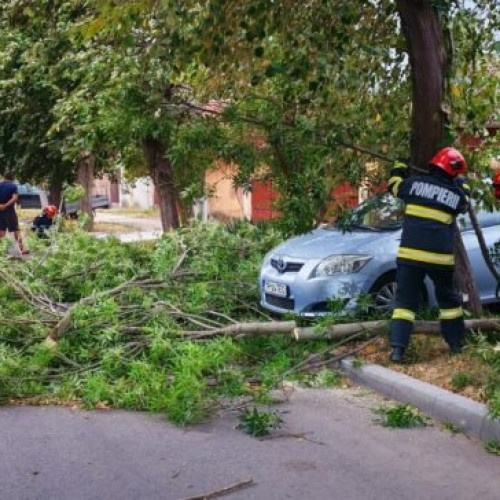 Fenomenelor hidrometeorologice din weekend au provocat daune în mai multe zone din țară