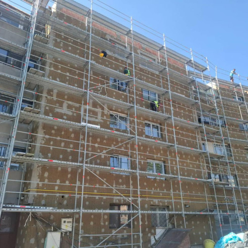 Proiecte de renovare energetică a blocurilor din Moreni, finalizate mai devreme decât termenul stabilit