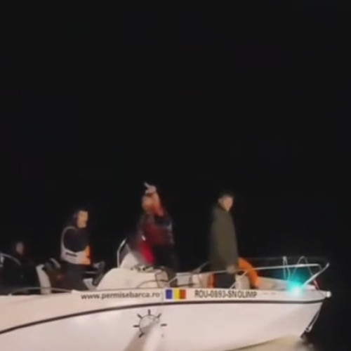 Trei persoane au murit în urma furtunilor puternice din România, iar zeci de localități au fost afectate, conform informațiilor furnizate de Inspectoratul pentru Situații de Urgență București - Ilfov. Potrivit unui raport, două dintre victime au fost surprinse de furtună pe lacul Snagov, în timp ce se aflau pe un caiac, și au fost găsite decedate după intervenții ale echipajelor de salvare.