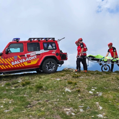 Salvamontiștii au intervenit pentru salvarea a 16 persoane din zonele montane, dintre care șapte au fost duse la spital cu ambulanțele SMURD, SAJ sau Salvamont. Potrivit informațiilor, în ultimele 24 de ore, dispeceratul național Salvamont a primit 13 apeluri pentru solicitarea urgentă a intervenției salvamontiștilor.