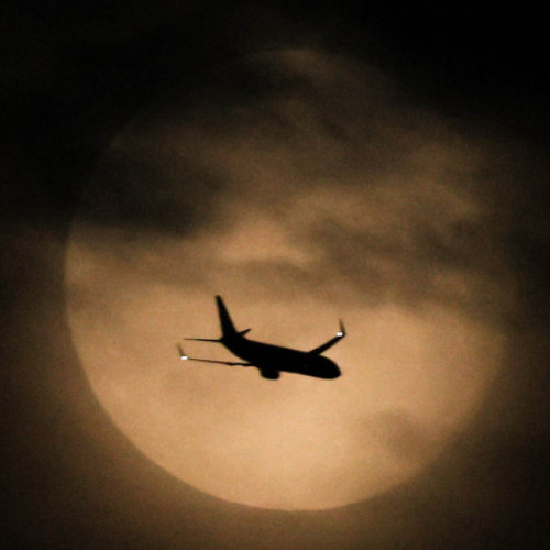 Turbulențe violente forțează aterizarea de urgență a unui zbor WizzAir între Alicante și Roma