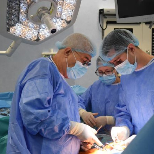 amendați la timpul lor, refuzul intervenției recomandate de medic poate duce la complicații grave. În timp, acestea pot necesita operații mai dificil de realizat și cu riscuri mai mari.