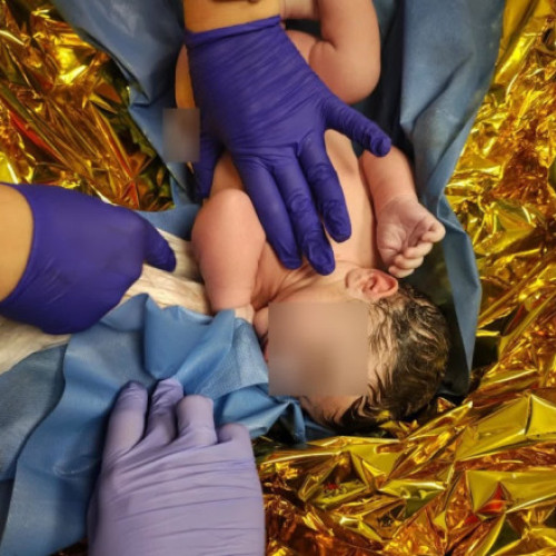 Naștere neașteptată în ambulanta din București-Ilfov: un bebeluș s-a născut pe drum spre spital