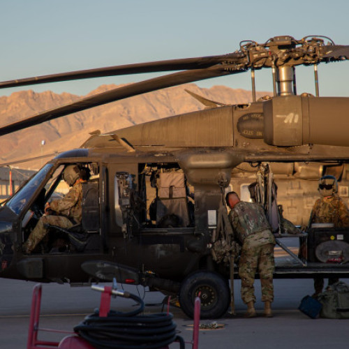 flota de elicoptere black hawk a armatei americane va putea lansa drone în timpul zborului