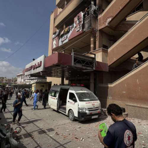 atacuri israeliene asupra spitalului nasser din gaza au dus la cel puțin 15 victime, inclusiv patru jurnaliști, conform declarațiilor oficialilor palestinieni din domeniul sănătății.