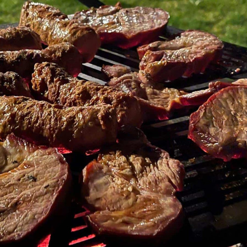 Câte E-uri conține o porție de mici la grătar