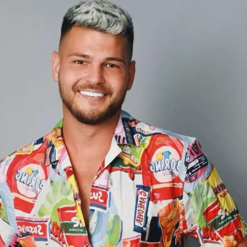 Razvan Botezatu, fost prezentator TV, a deschis o afacere în Eforie, unde vinde haine și produse de curățenie. Pe lângă aceasta, el administrează și Casuta "Reveneala". Potrivit botoșaninews.ro, el este deseori vizitat de turiști din toate zonele țării, care sunt impresionați de energia sa pozitivă.