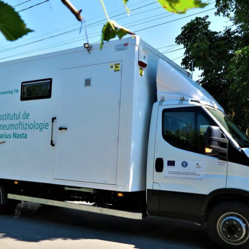 Caravana medicală mobilă aduce radiografii gratuite în comuna Stiubieni