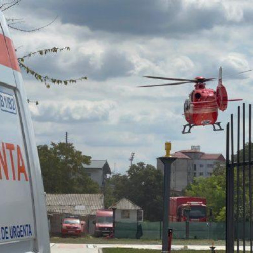 Elicopter SMURD, pentru transfer de urgență la Botoșani al unei femei în stare critică