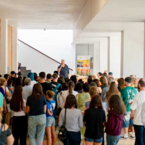 expozitie de pictură sub semnul rodiei, o călătorie simbolică în lumea lui martin