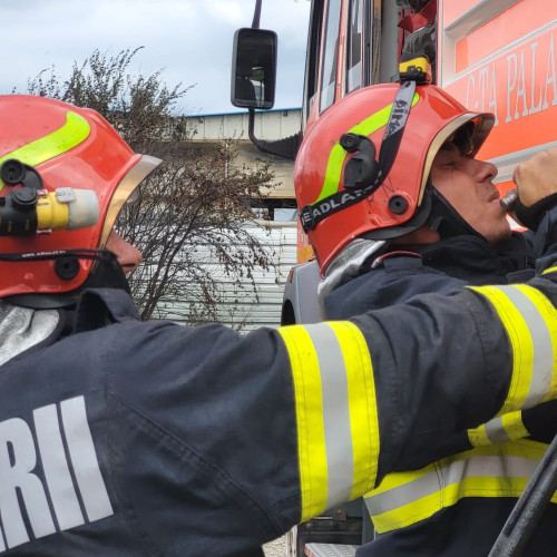 Incendiu în Constanța: o garsonieră afectată, patru persoane evacuate