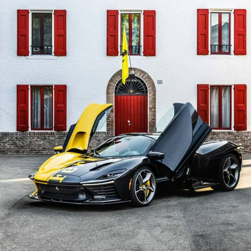 Un Ferrari Daytona SP3 unic, cel mai scump model nou vândut la licitație până acum, a fost adjudecat pentru suma de 26 de milioane de dolari în cadrul Monterey Car Week 2025 din California. Potrivit damboviteanul.com, oferta a depășit de peste șapte ori estimarea inițială, stabilind un record pentru cel mai valoros Ferrari comercializat la licitație.