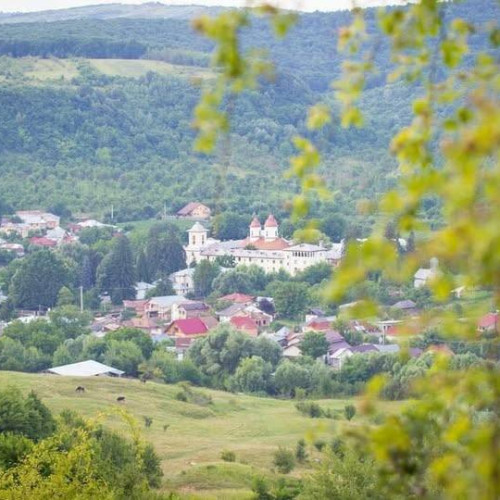 Primarul din Aninoasa, Vladut Niculae, transmite un mesaj de final de săptămână către comunitate, concentrându-se pe ceea ce înseamnă funcționarea normală a localității. El subliniază că, deși aceste lucruri pot părea simple sau ne spectaculoase, reprezintă semnul că administrația locală lucrează eficient pentru cetățeni.