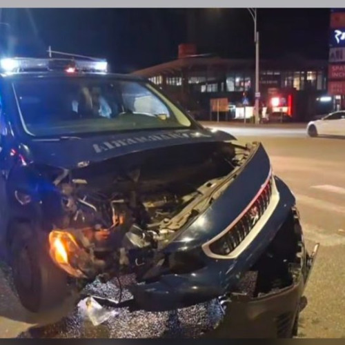 Accident între un autoturism și o mașină a jandarmeriei la Drobeta Turnu Severin